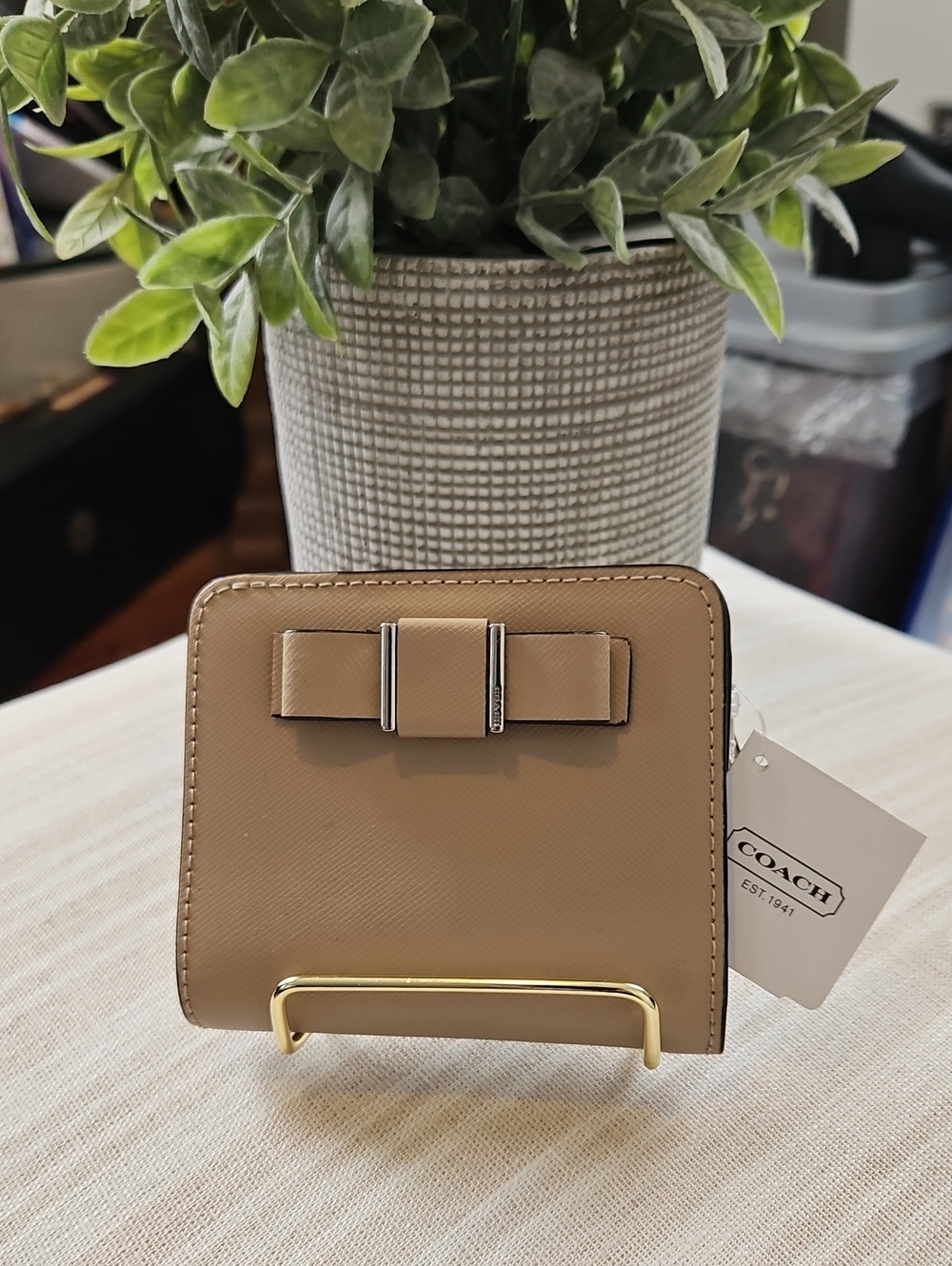 NWT COACH Darcy Bow Bifold Wallet in Camel